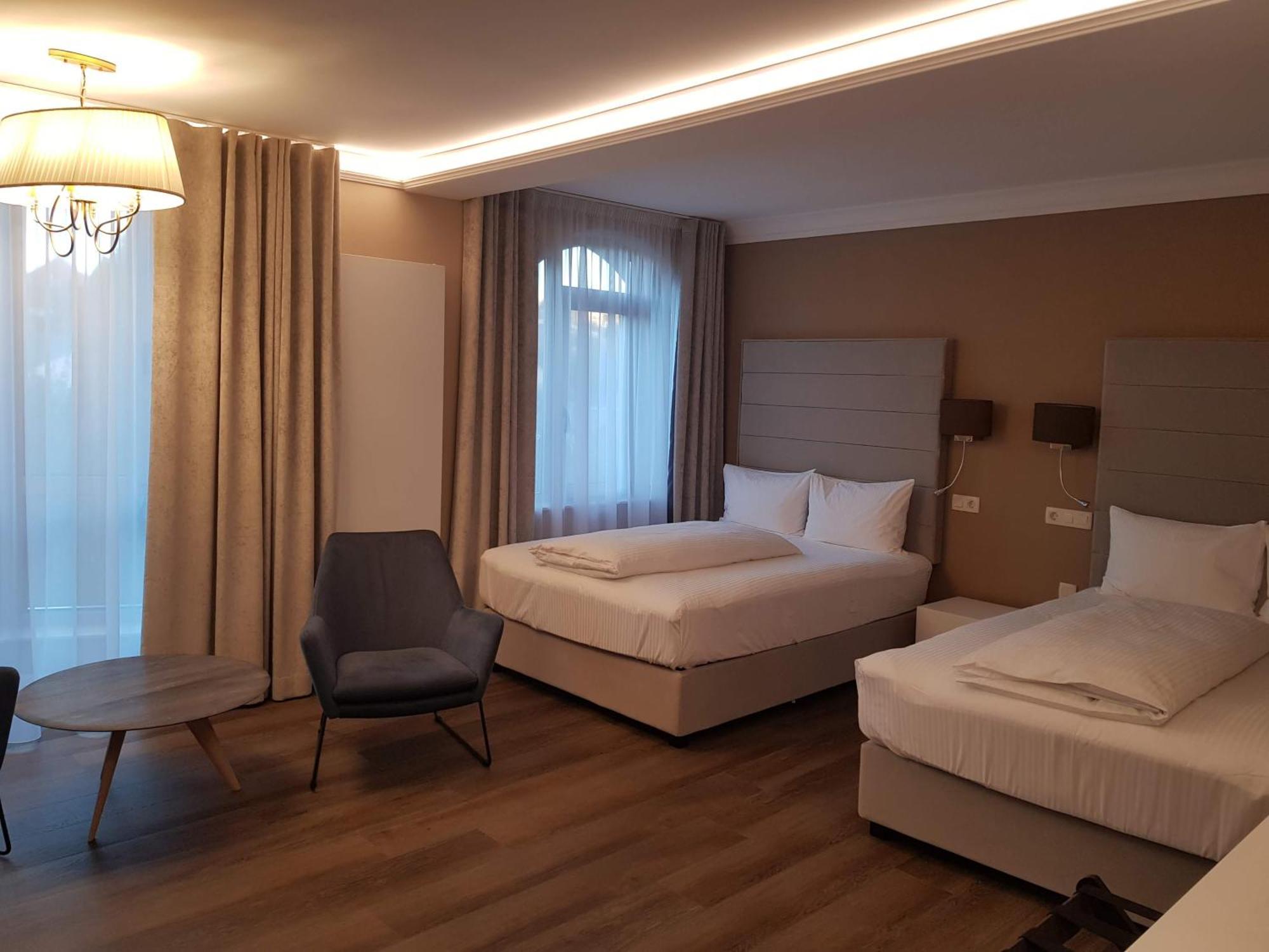 Hotel Atlantic Boutique Târgu-Mureş Exterior foto